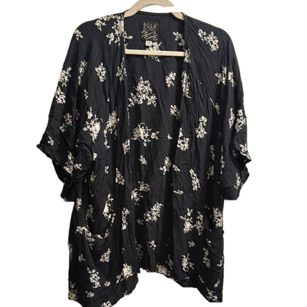 Billabong Black and White Dolman Sleeve kimono